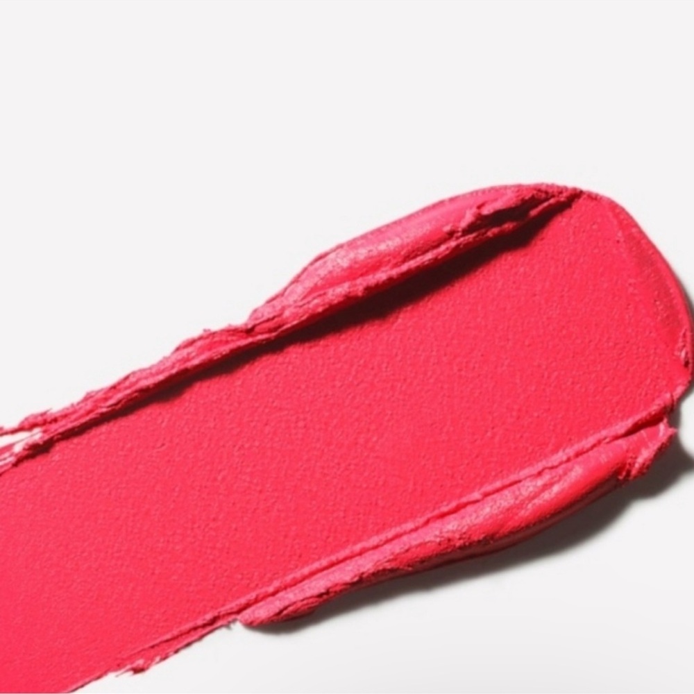 π MAC Relentlessly Red 706 Retro Matte Lipstick - Picture 5 of 6